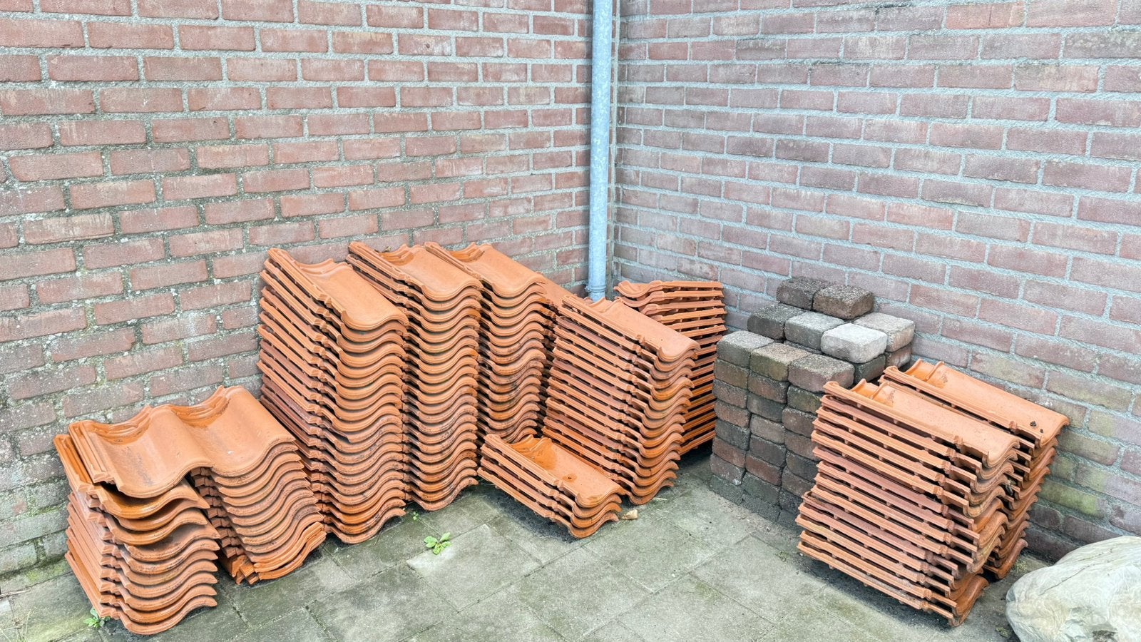 Nibra 250-010 dakpannen rood, Doe-het-zelf en Verbouw, Dakpannen en Dakbedekking, Ophalen, Steen of Klei, Zo goed als nieuw, 15 m² of meer