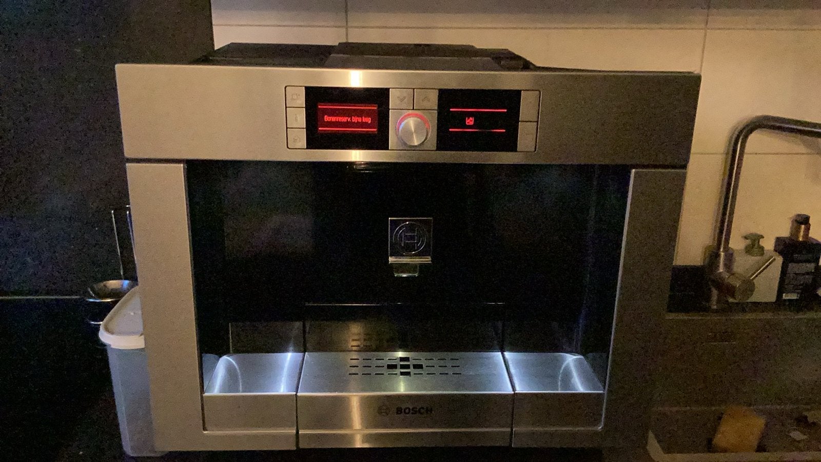 Bosch inbouw koffiemachine - zetgroep revisie nodig, Stoompijpje, 10 kopjes of meer, Koffiemachine, Niet werkend