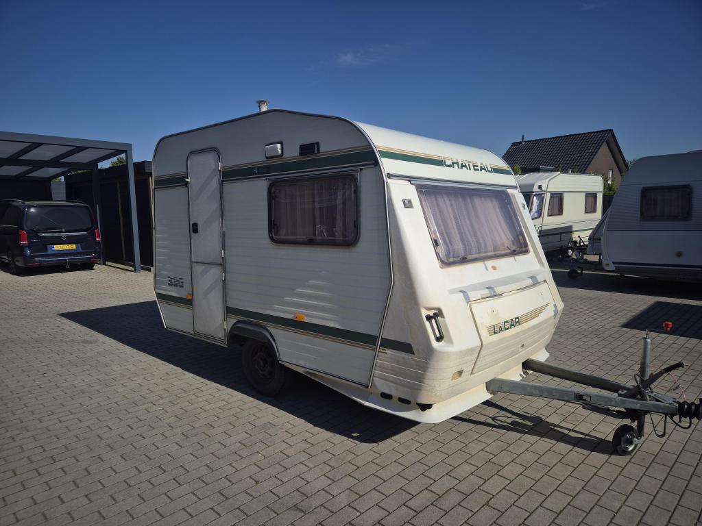 Chateau Cantara 330 + Luifel, goede staat! VERKOCHT!!, Caravans en Kamperen, Caravans, Overige typen, Bedrijf, Tot en met 3, Koelkast