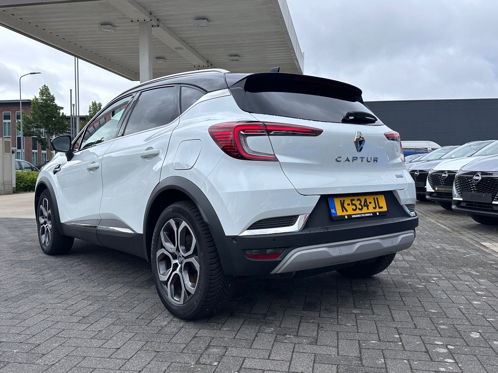 Renault Captur 1.6 E-Tech Plug-in Hybrid 160 Intens|360 Came, Auto's, Renault, 77 km/l, Gebruikt, 160 pk, Leder en Stof