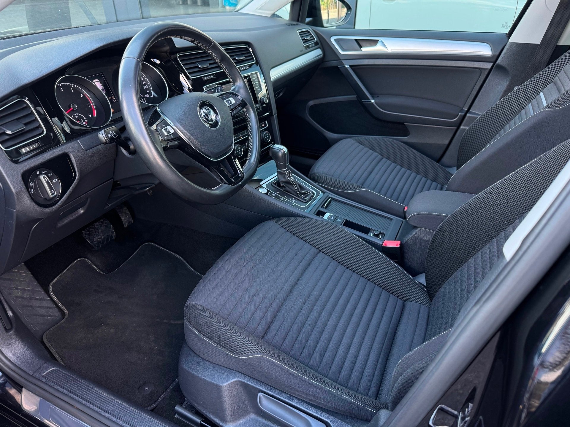 Volkswagen Golf 1.4 TSI CUP Edition | Pano. | Trekhaak, Gebruikt, 4 cilinders, Zwart, Golf