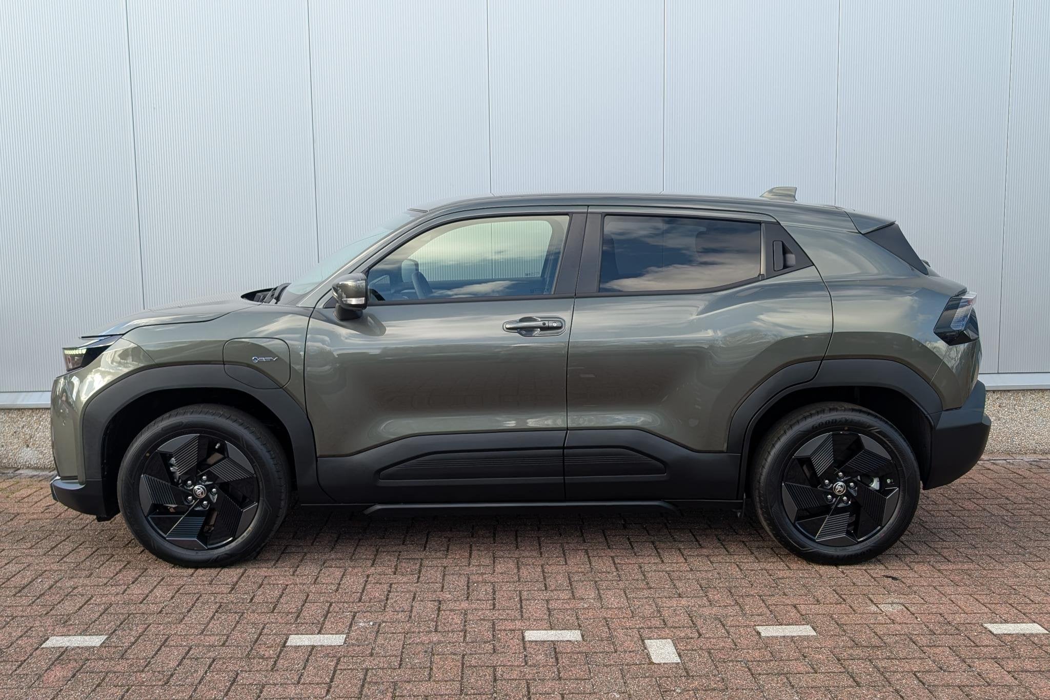 Toyota Urban Cruiser Dynamic 61 kWh / Januari 2027 leverbaar, Auto's, Stof, Adaptive Cruise Control, 360 min, Urban Cruiser