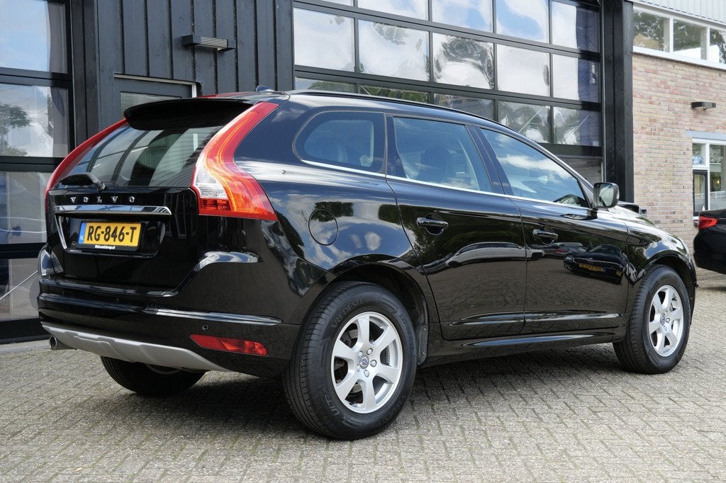 Volvo XC60 2.0 D3 FWD Polar+ | Cruise | Trekhaak | Navi | 17, Auto's, Volvo, 4 cilinders, Leder en Stof, Zwart, Bedrijf