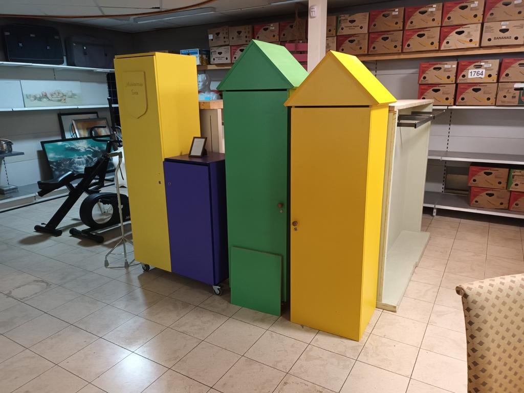 Mooie Gekleurde Stelling/Lockerkasten., Ophalen, Gebruikt