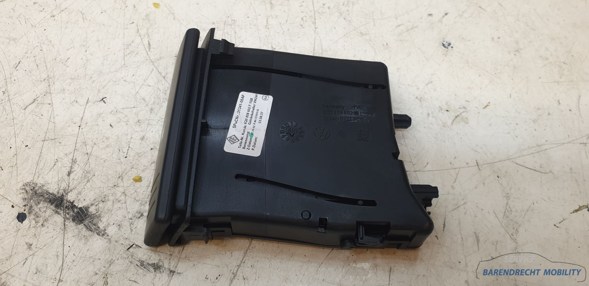 Bekerhouder Polo 9N 9N3 cupholder 6Q0858602 origineel gebrui, Auto-onderdelen, Gebruikt, Volkswagen, Volkswagen AG, Berliner Ring 2
38440  Wolfsburg, DE