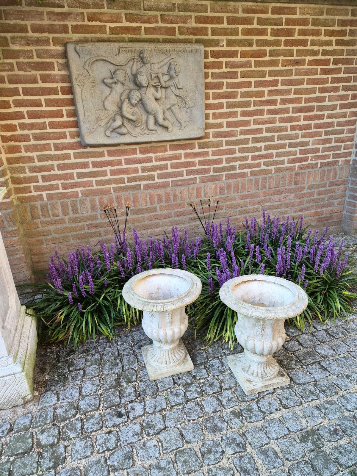 2 landelijke plantenpotten vorstbestendig materiaal, Ophalen, Gebruikt