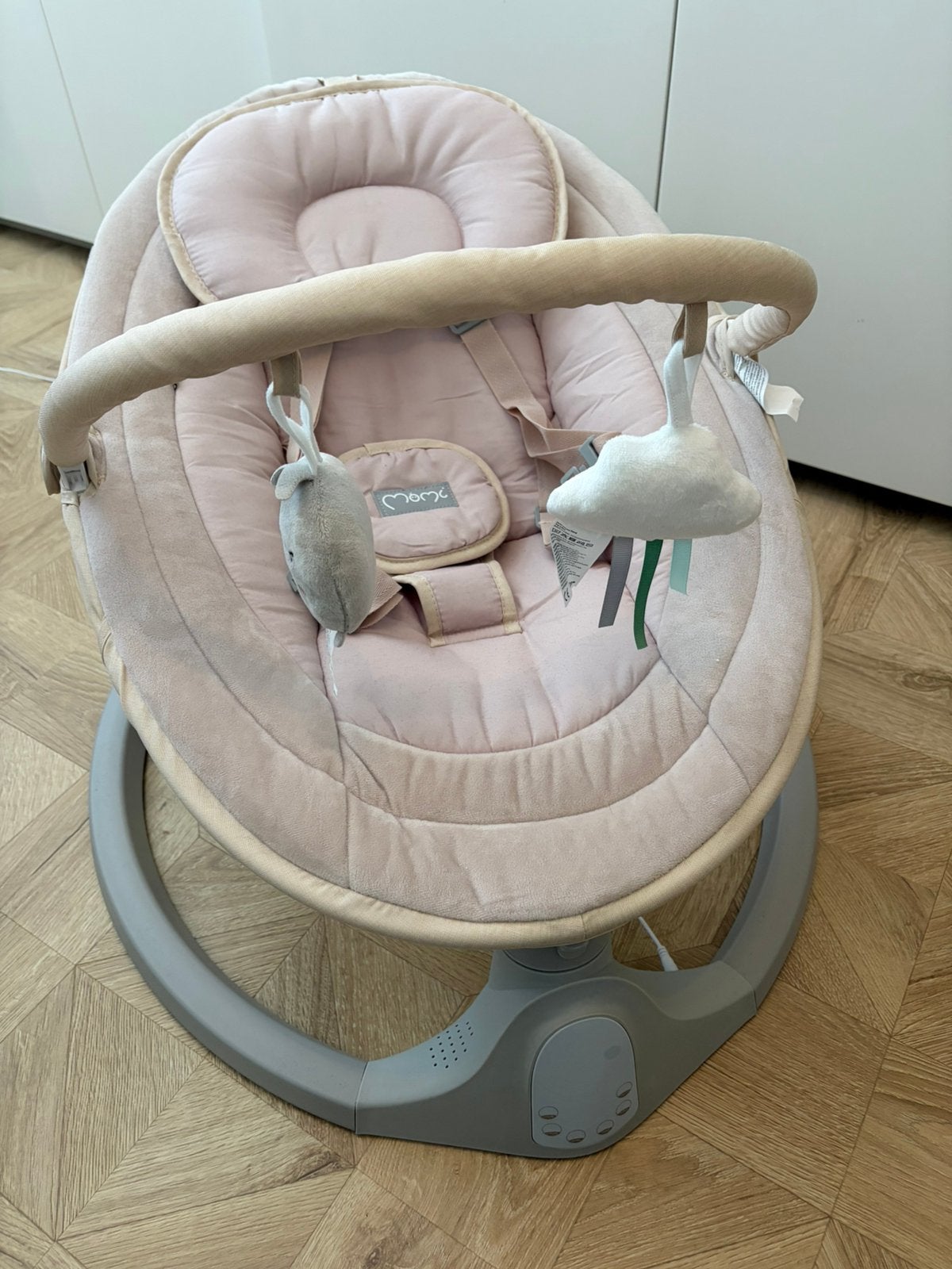 Momi kenani onyx elektrische wipstoel beige, Kinderen en Baby's, Ophalen, Zo goed als nieuw