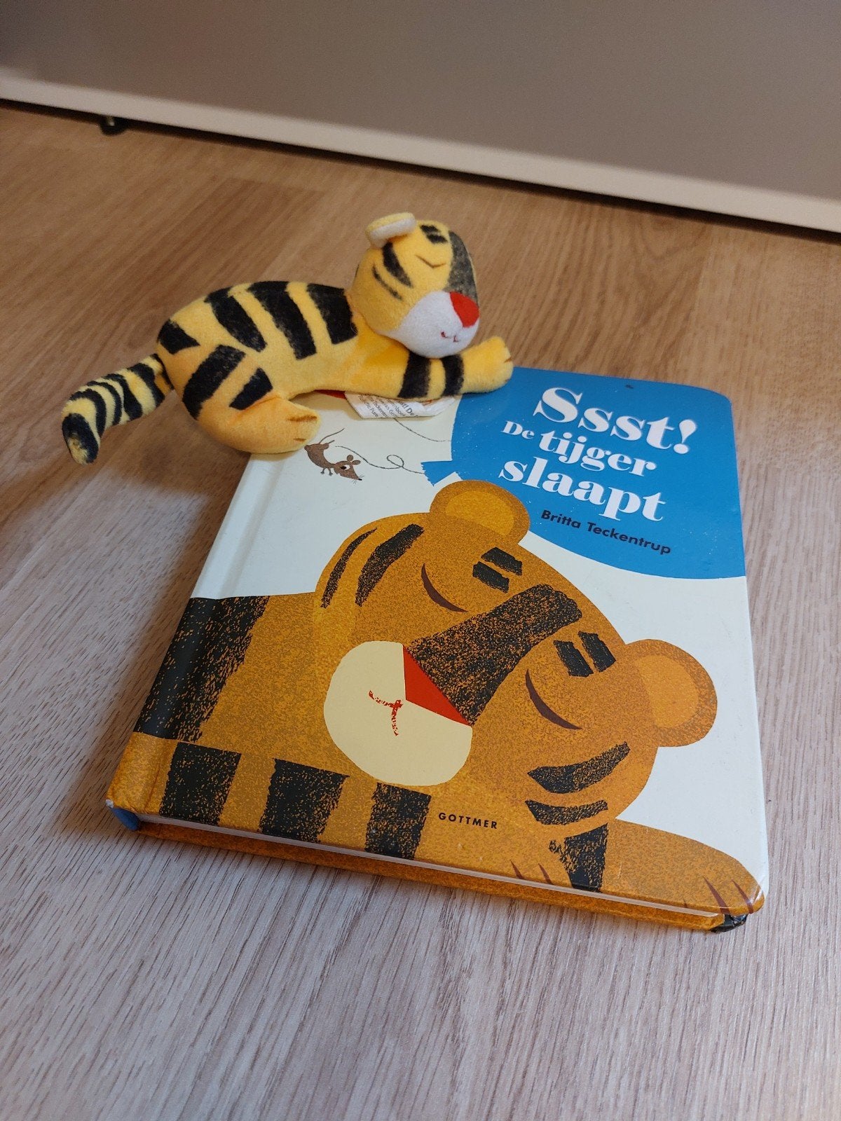 Ssst... de tijger slaapt vingerpopje met boek, Boeken, Ophalen of Verzenden