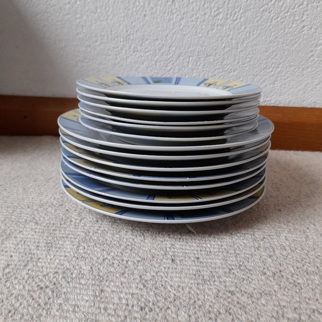 Stapel Borden- set afgewerkt met bloemmotief op rand, Ophalen, Zo goed als nieuw, Bord(en), Overige stijlen