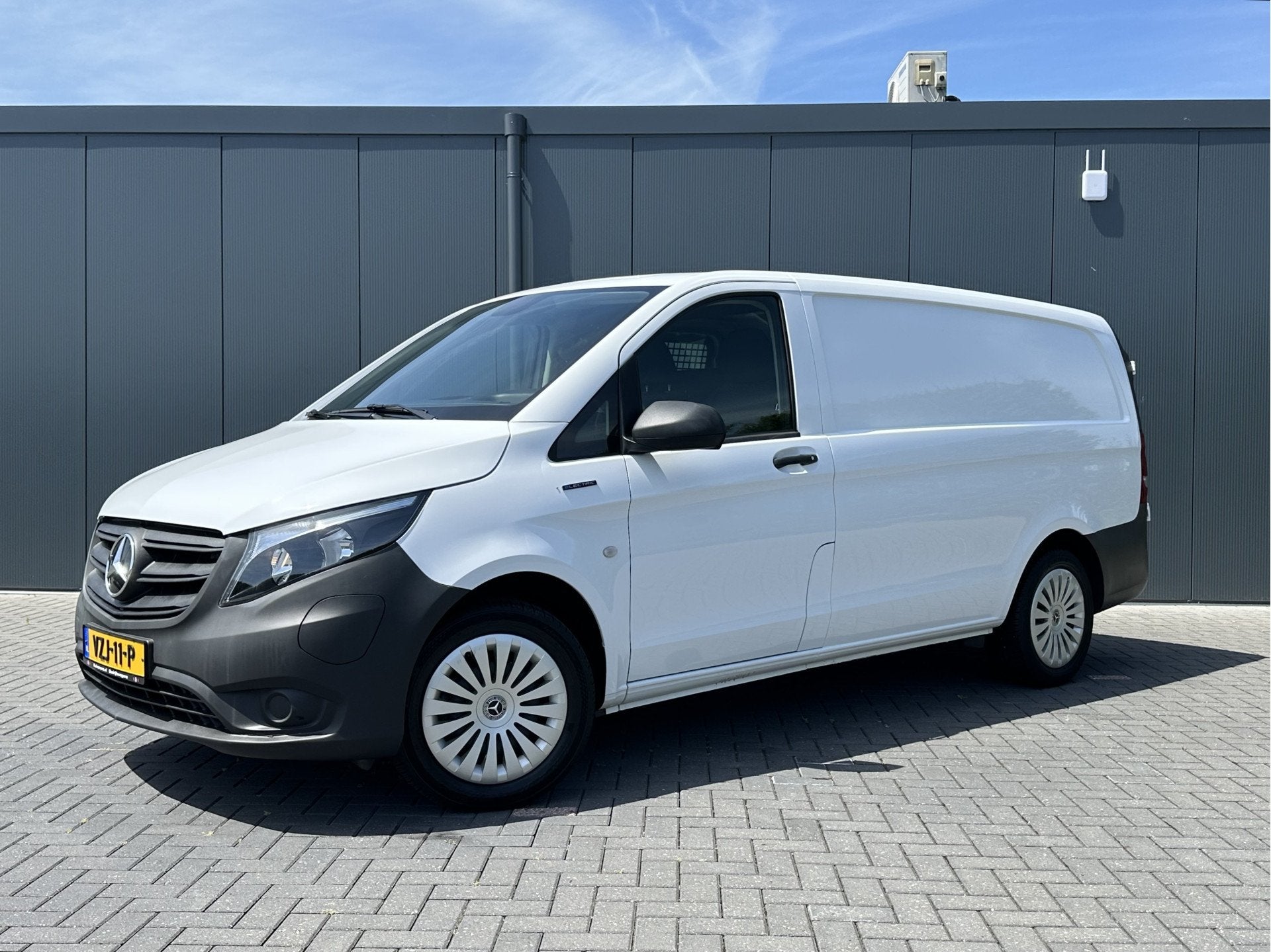 Mercedes-Benz eVito 66 kWh / FULL ELECTRIC / SOH 93% / L2H1, Gebruikt, 116 pk, Wit, 2231 kg