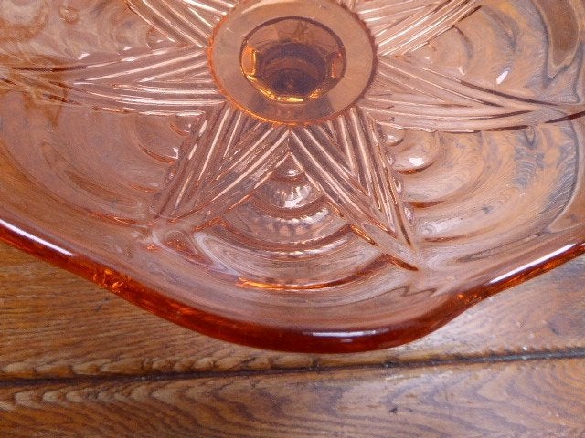 art deco persglazen schaal op voet in rosaline, Belge, Ophalen of Verzenden