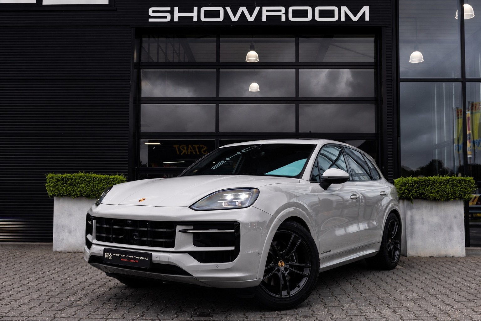 Porsche Cayenne 3.0 E-Hybrid, Passenger display, *Krijt*, MY, Auto's, Porsche, Cayenne, Gebruikt, 2995 cc, Adaptive Cruise Control