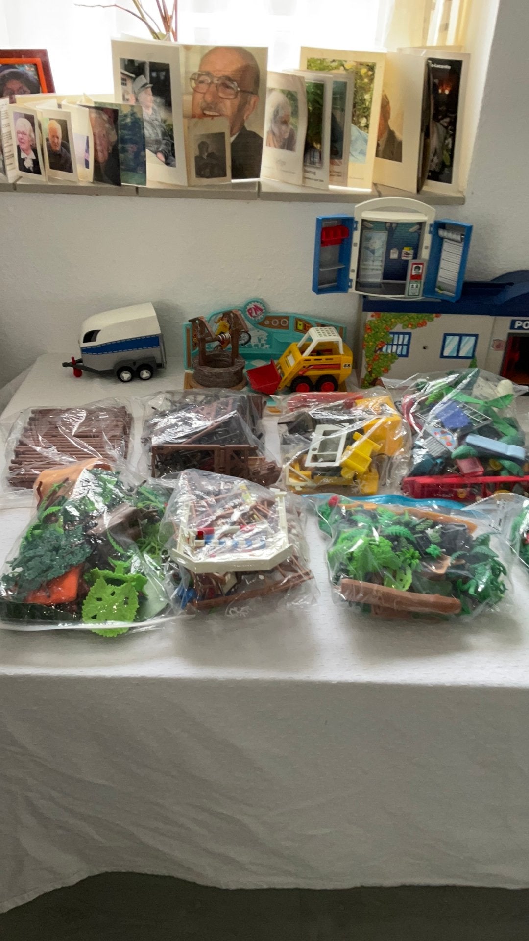11 bags of Playmobil stuff, Ophalen