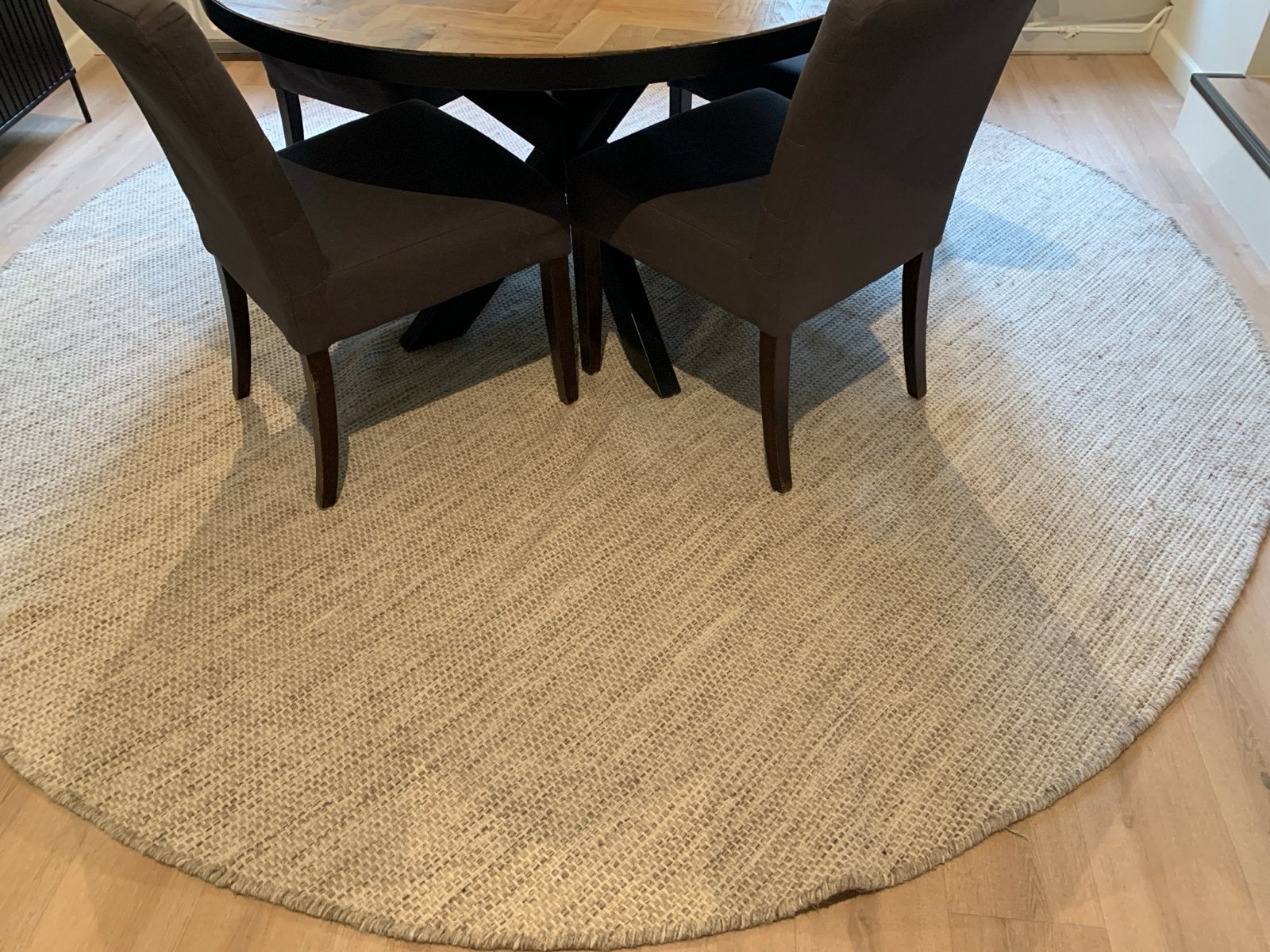 Rond vloerkleed, lichtgrijs, zo goed als nieuw, Huis en Inrichting, 150 tot 200 cm, Rond, 200 cm of meer, Ophalen of Verzenden