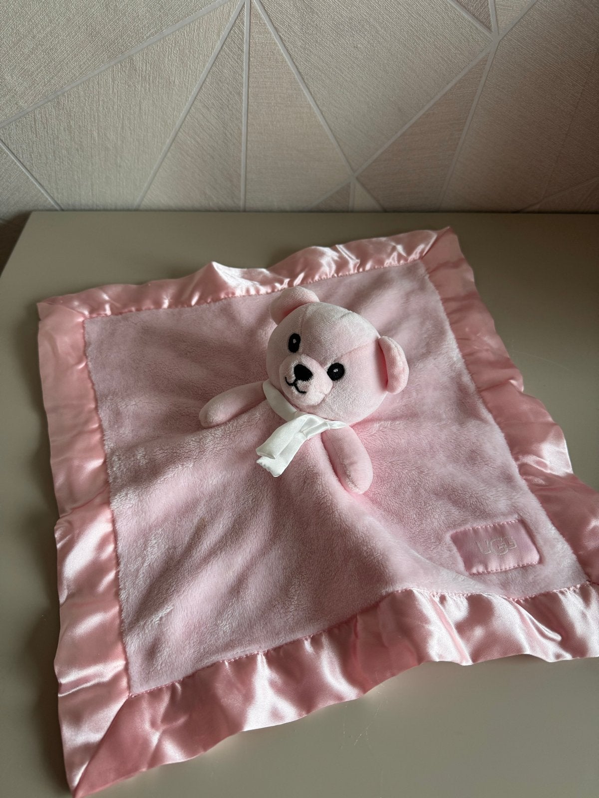 Nieuwe UGG Roze Knuffeldoekje met Beer - Perfect voor Baby's, Kinderen en Baby's, Ophalen of Verzenden, Nieuw, Overige typen