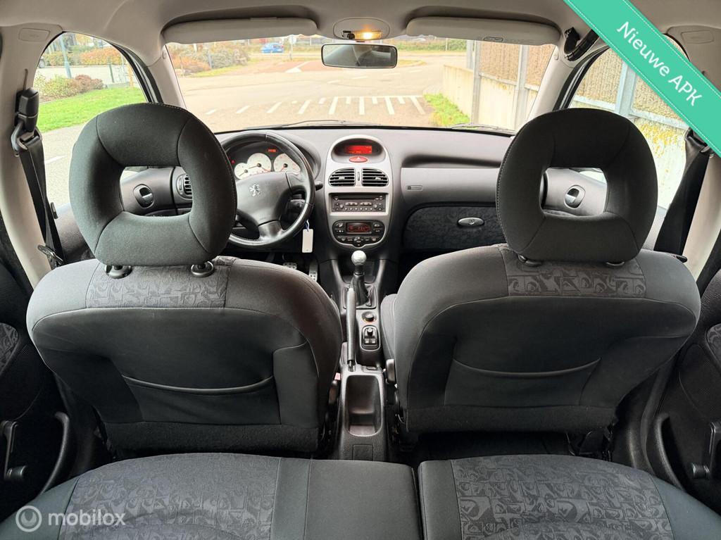 Peugeot 206 SW 1.6-16V Griffe NAP/APK/AIRCO, 15 km/l, 4 cilinders, Handgeschakeld, 1586 cc