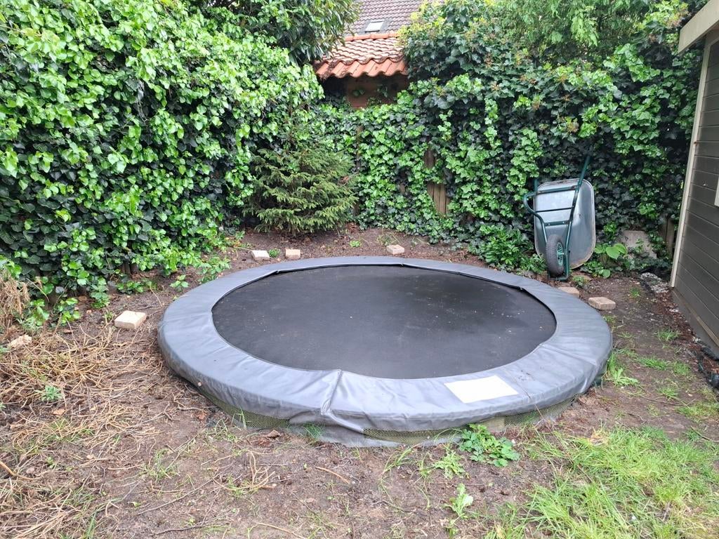 Avyna ingroundtrampoline, Ophalen