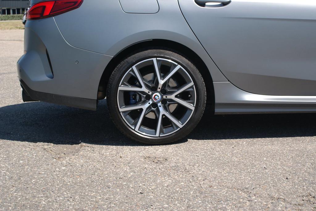 BMW 2-serie Gran Coupé 220i | M pakket | Schuifdak | Camera, 1998 cc, Gebruikt, 4 cilinders, 19 km/l