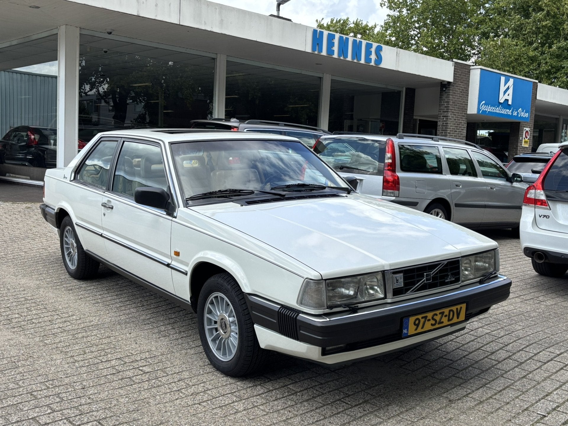 Volvo 780 2.8 V6 Bertone Coupé Schuifdak Overgangsregeling, Automaat, Achterwielaandrijving, Beige, Wit
