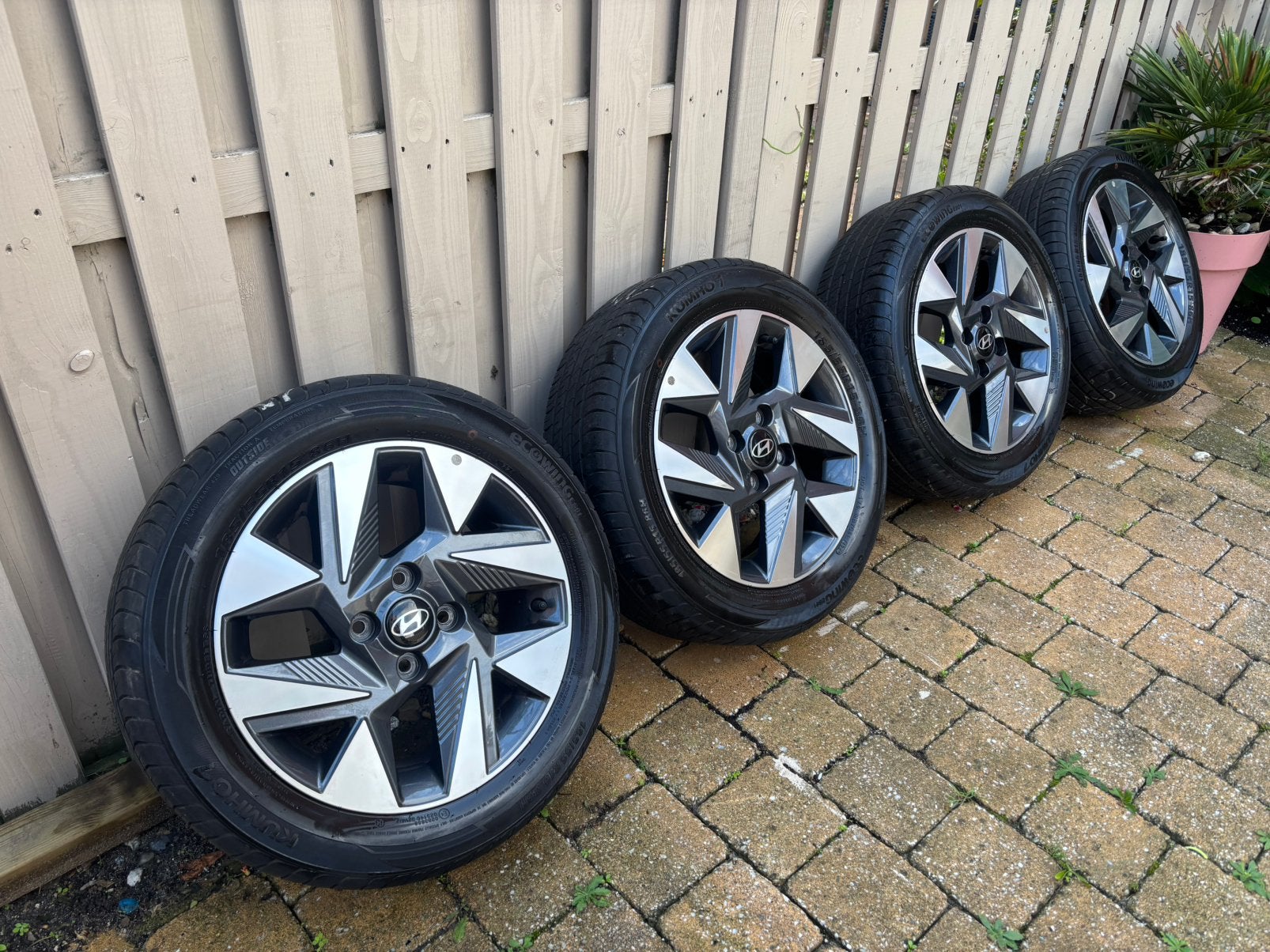 ZGAN Orginele Hyundai i10 velgen + KUMHO banden 185/55/15, Ophalen, 15 inch, Velg(en), Nieuw