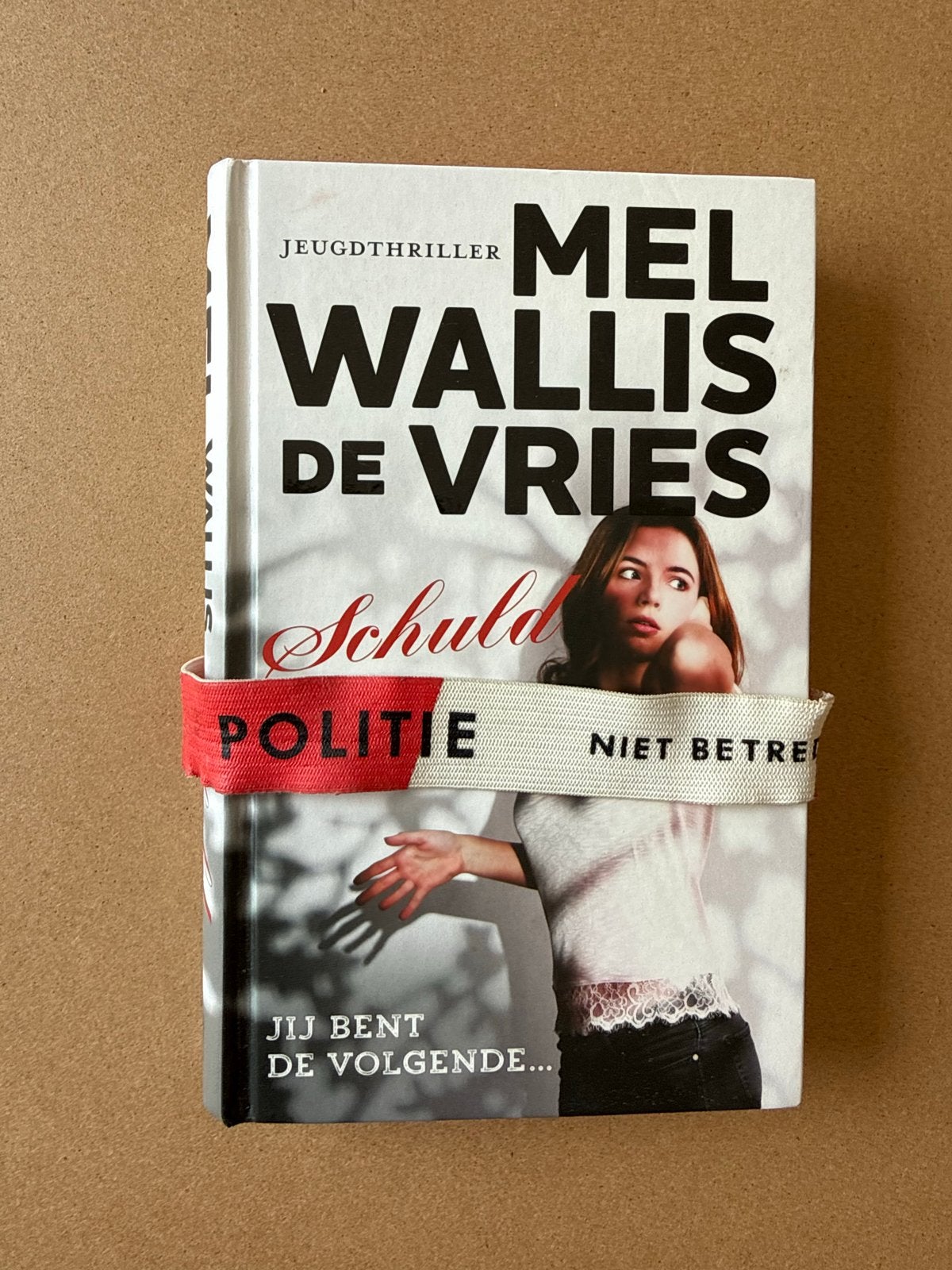 Mel Wallis de Vries - Schuld (Jeugdthriller), Ophalen of Verzenden, Zo goed als nieuw, Nederland