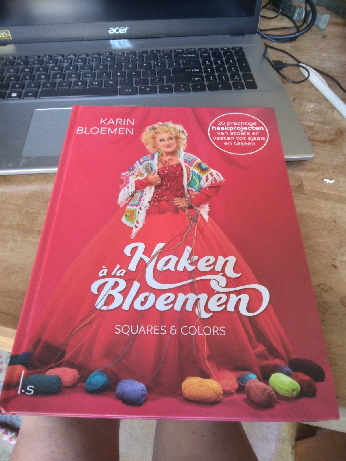 Karin Bloemen - Haken à la Bloemen, Boeken, Hobby en Vrije tijd, Breien en Haken, Ophalen of Verzenden, Zo goed als nieuw, Karin Bloemen