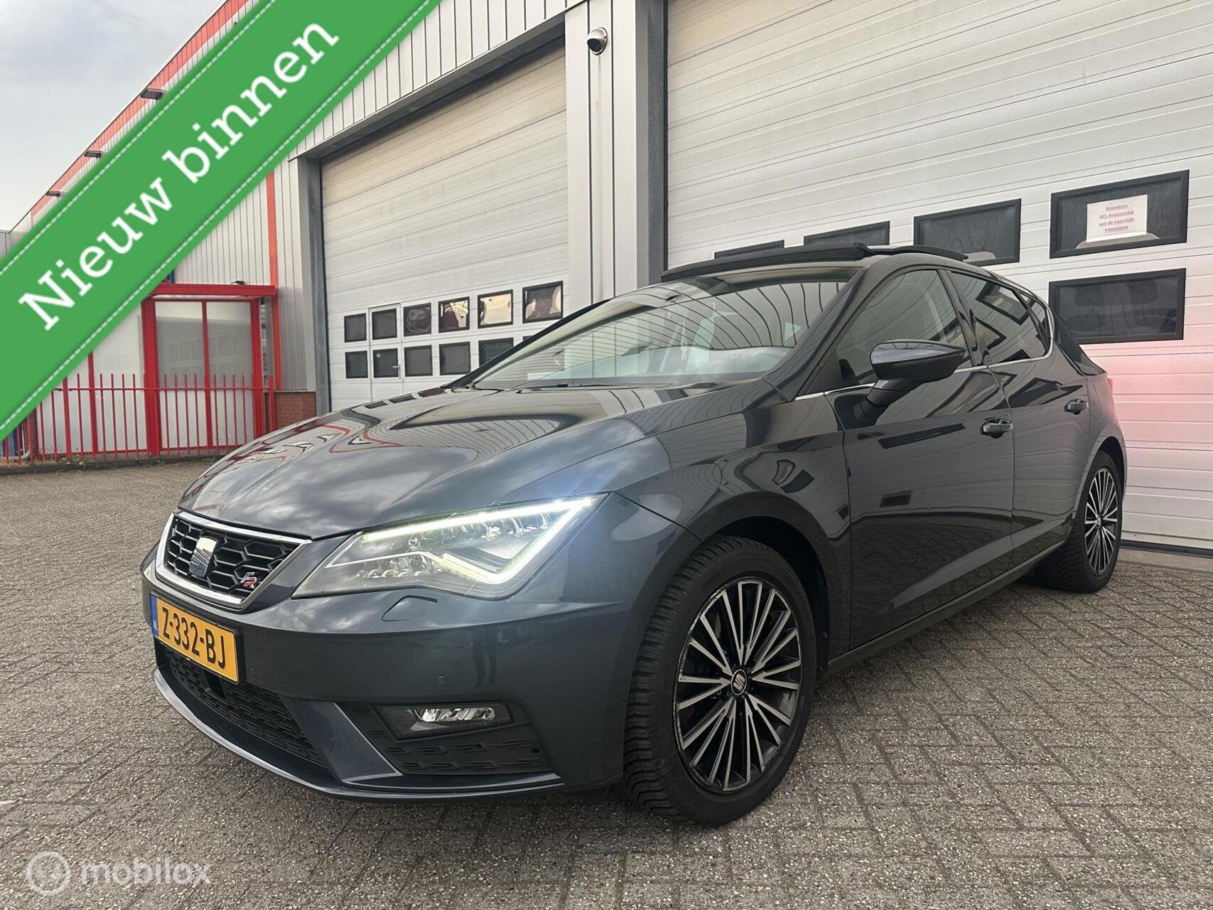 Seat Leon 1.5 TSI Xcellence Busines Intense/Pano.Dak/Carplay, Auto's, Verwarmde buitenspiegels, Euro 6, 4 cilinders, 150 pk