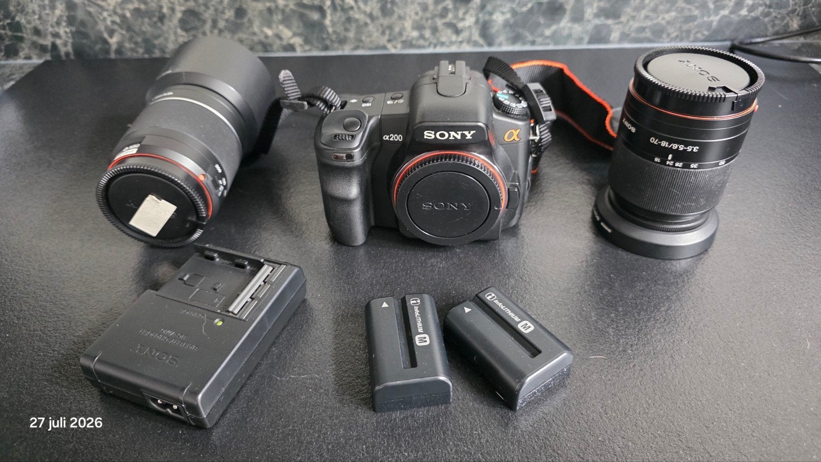 Sony Alpha A200 DSLR camera met 2 lenzen, filters en boek, Spiegelreflex, 10 megapixels, Ingebouwde flitser, Ophalen of Verzenden