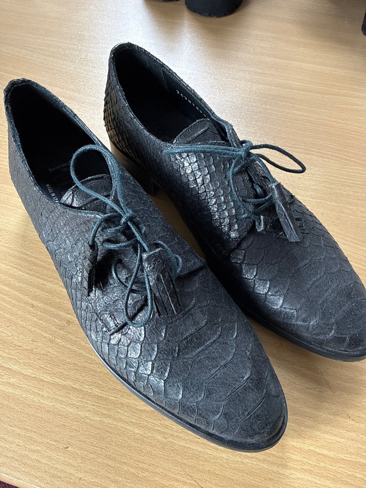 Pertini Zwarte Slangenprint Veterschoenen Maat 39, Schoenen met lage hakken, Zwart, Ophalen of Verzenden, Zo goed als nieuw