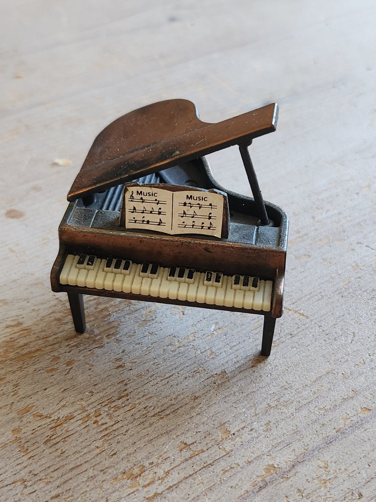 Metalen miniatuur piano puntenslijper, Ophalen of Verzenden, Gebruikt, Bruin, Vleugel