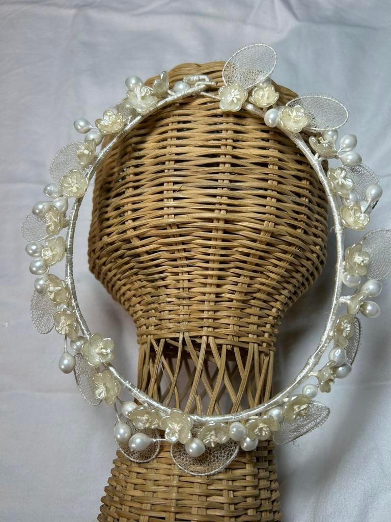 Antieke Wassen Tule tiara, heel mooi gebleven, Antiek en Kunst, Antiek | Kleding en Accessoires, Ophalen of Verzenden