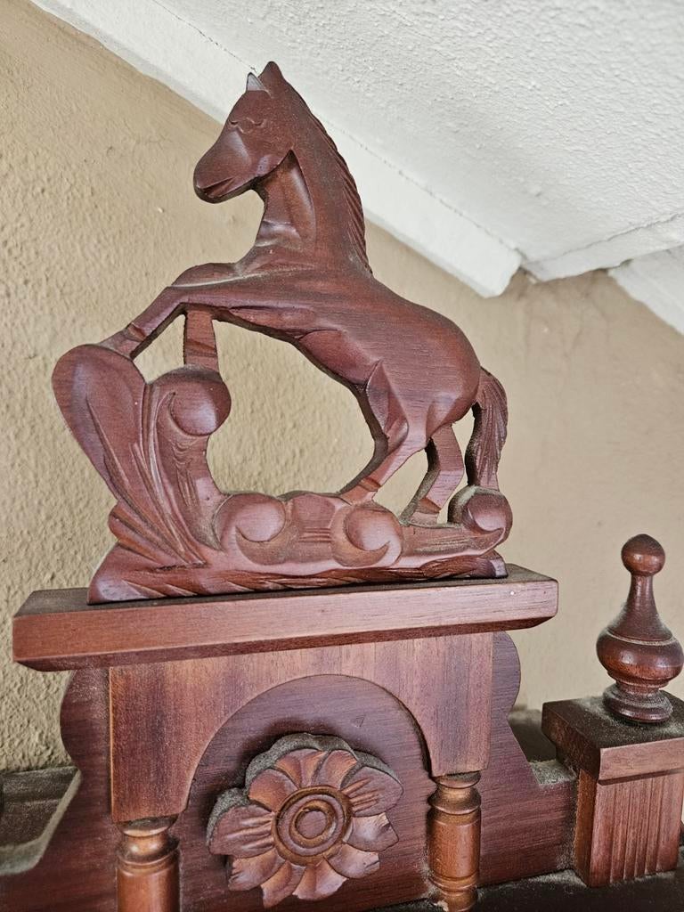 Antieke houten wandklok met paard en Romeinse cijfers, Ophalen