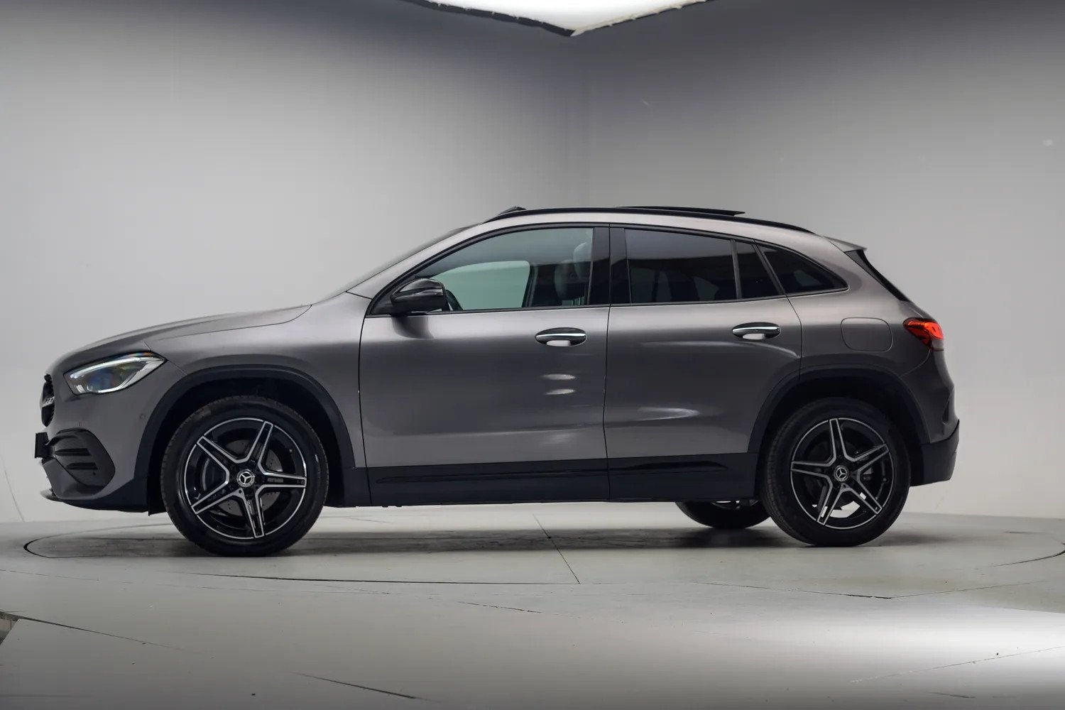 Mercedes-Benz GLA 250e AMG Line Aut. [ Panoramadak Sfeerverl, Auto's, Mercedes-Benz, Automaat, 218 pk, Bedrijf, Hybride Elektrisch/Benzine