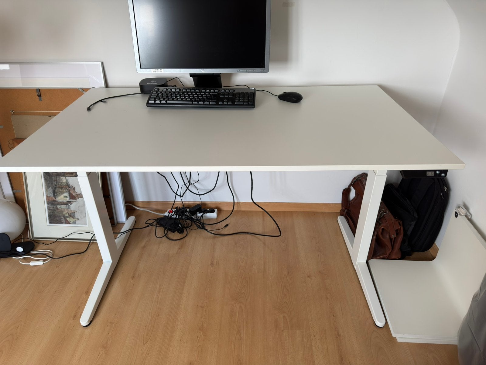 Wit zit sta bureau Ahrend 140 x 80 cm elektrisch, Huis en Inrichting, Bureaus, Ophalen, Zit-sta bureau, Zo goed als nieuw, Ahrend