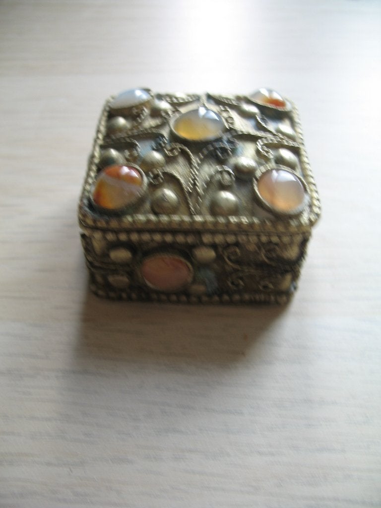 Opbergdoosje Tibetaans zilver Versch. Cabochons ( 1 )Vintage, Antiek en Kunst, Ophalen of Verzenden