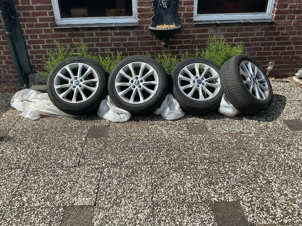 4 winterbanden merk Goodyear met magnesium velgen 215/55R17, Auto-onderdelen, Banden en Velgen, Ophalen, 17 inch, Winterbanden