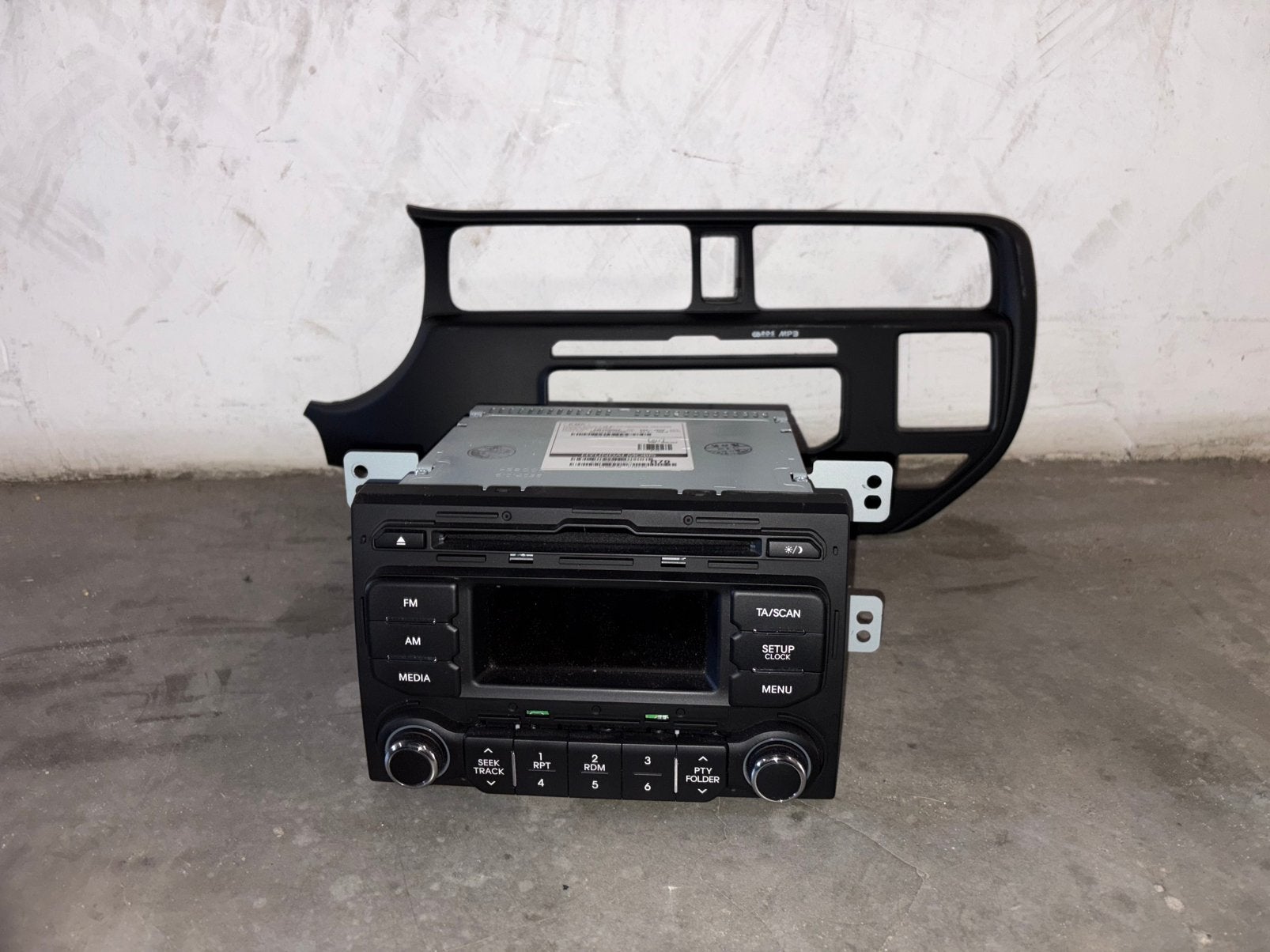 Autoradio met frame Kia Rio 2012, Ophalen of Verzenden, Zo goed als nieuw