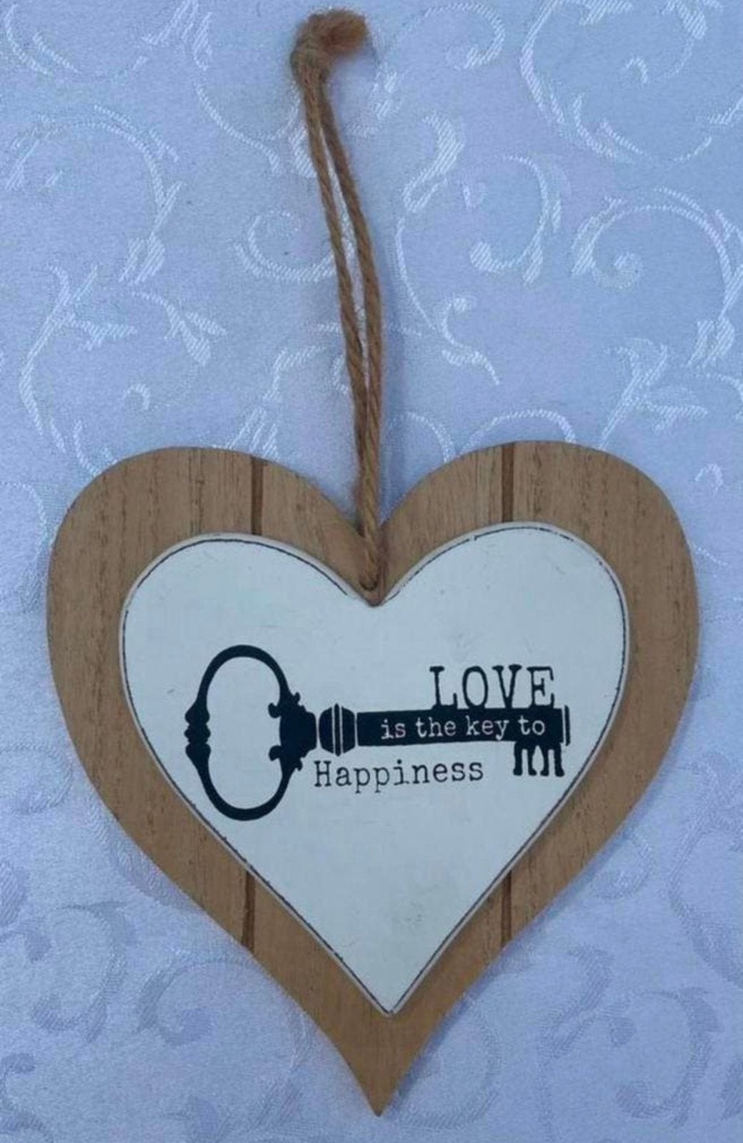 Hart hout tekst Love is the key to Happiness, Met ophangmogelijkheid, Ophalen of Verzenden, Zo goed als nieuw, Hout