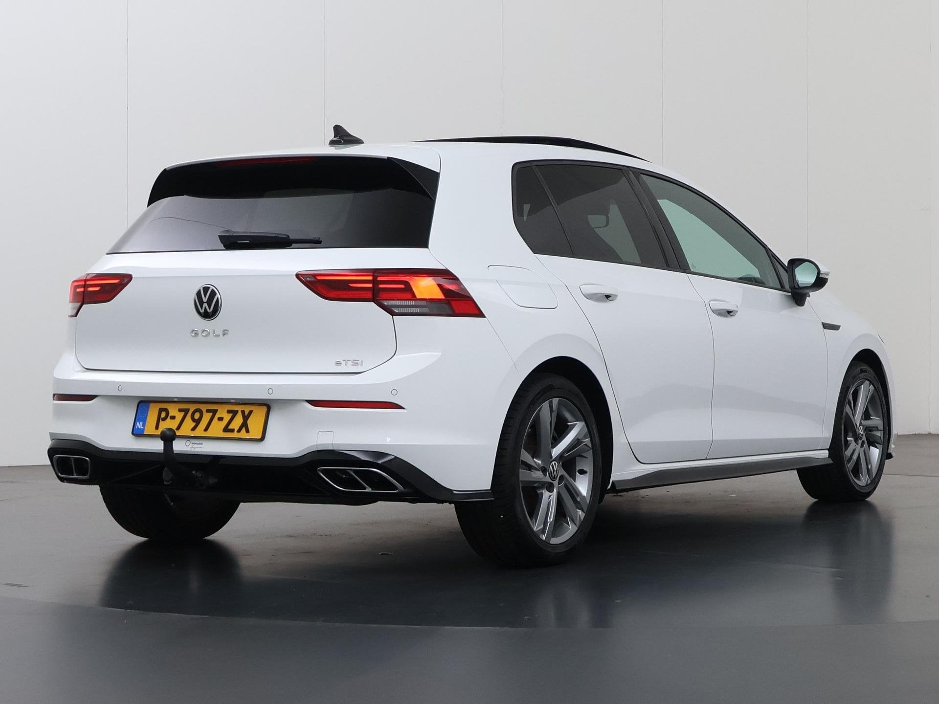 Volkswagen Golf 1.5 eTSI R-Line Business+ | Trekhaak | Panor, Auto's, Euro 6, 4 cilinders, Wit, Bedrijf