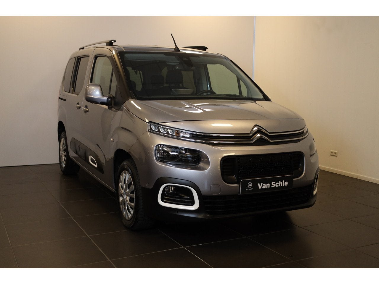 Citroën Berlingo PT 130 Shine Automaat-8 Trekhaak | Navi |, 15 km/l, Gebruikt, 1199 cc, 3 cilinders