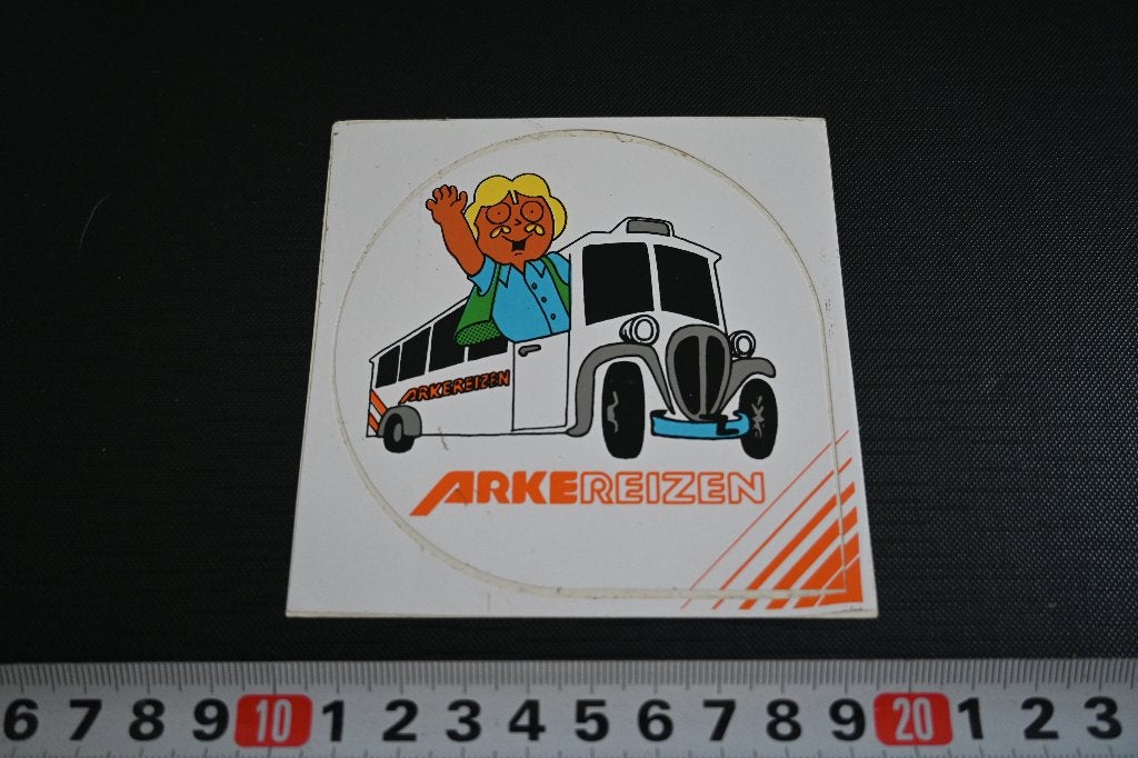 sticker arke reizen strip man bus touringcar, Ophalen of Verzenden, Zo goed als nieuw