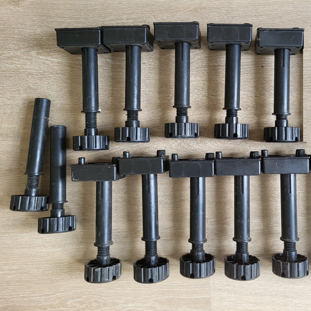 10 stuks verstelbare keukenpootjes, Ophalen, Minder dan 50 cm, Gebruikt, Minder dan 25 cm
