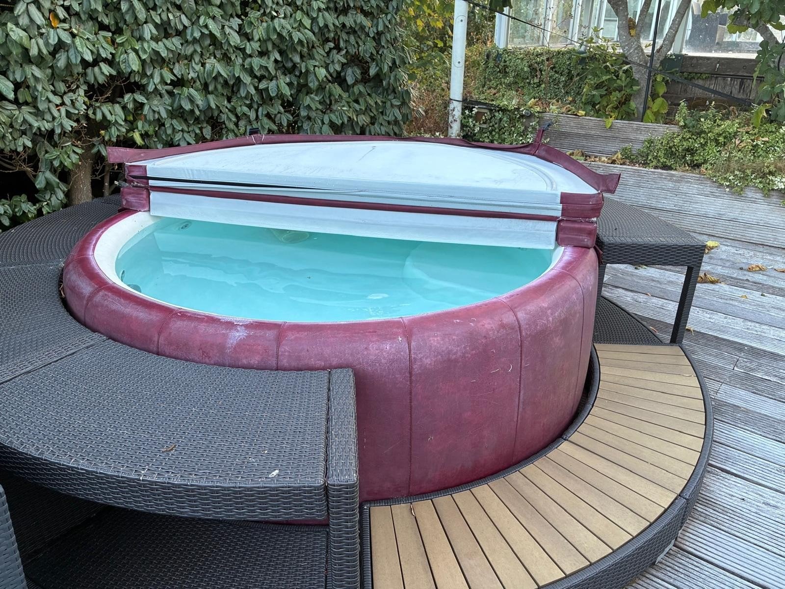 Gebruikte Softub Jacuzzi Hottub  Legend ombouw, Tuin en Terras, Bubbelbaden en Hottubs, Ophalen, Gebruikt, Afdekzeil, Opblaasbaar