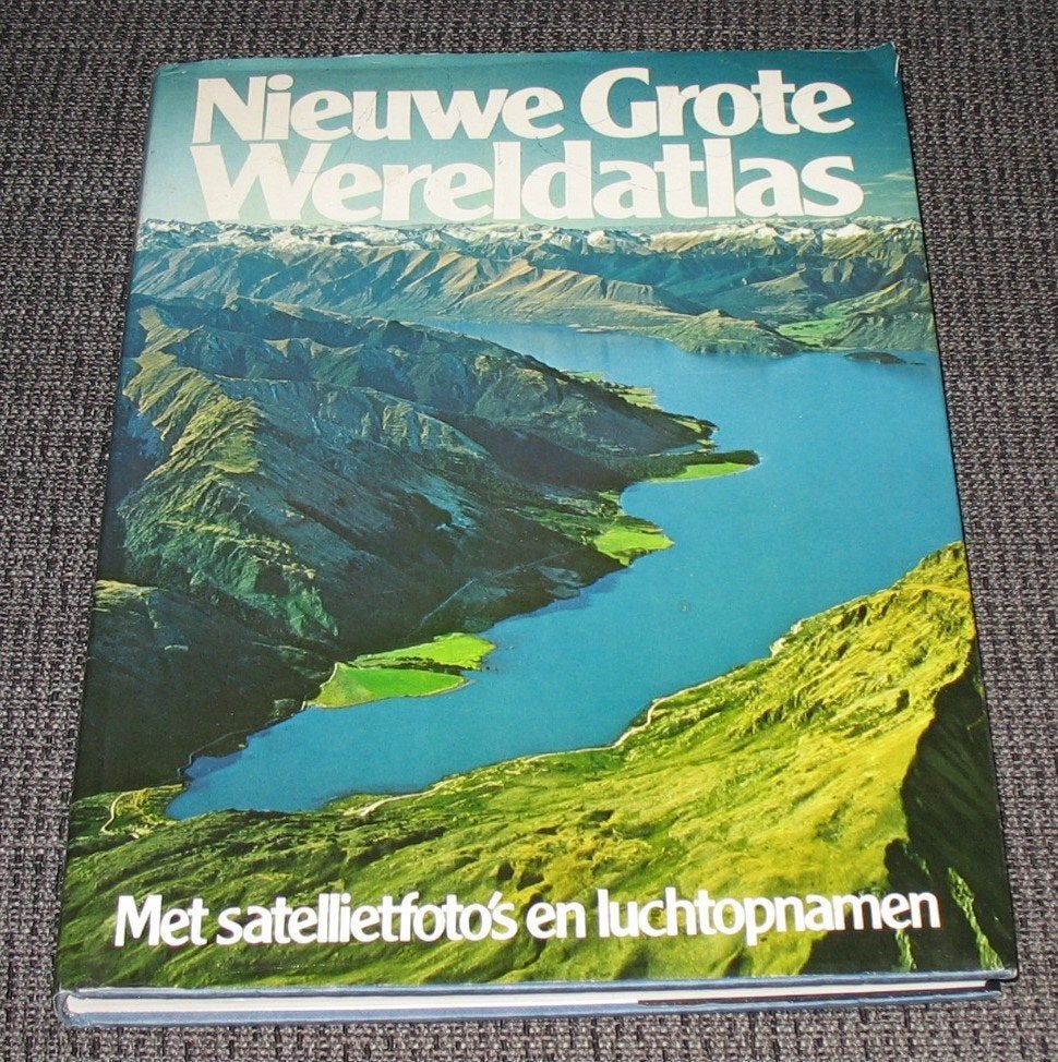 Wereldatlas, Gelezen, Overige atlassen, Ophalen of Verzenden, 1800 tot 2000