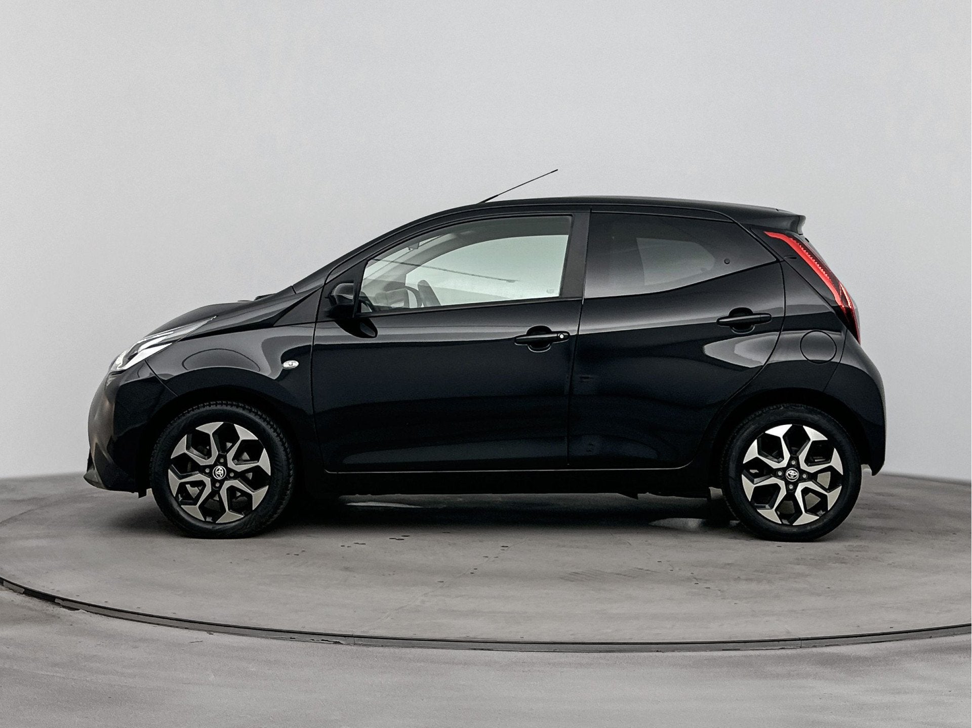 Toyota Aygo 1.0 VVT-i x-joy Automaat | Dealer onderhouden |, 12 maanden, Stof, Gebruikt, 4 stoelen