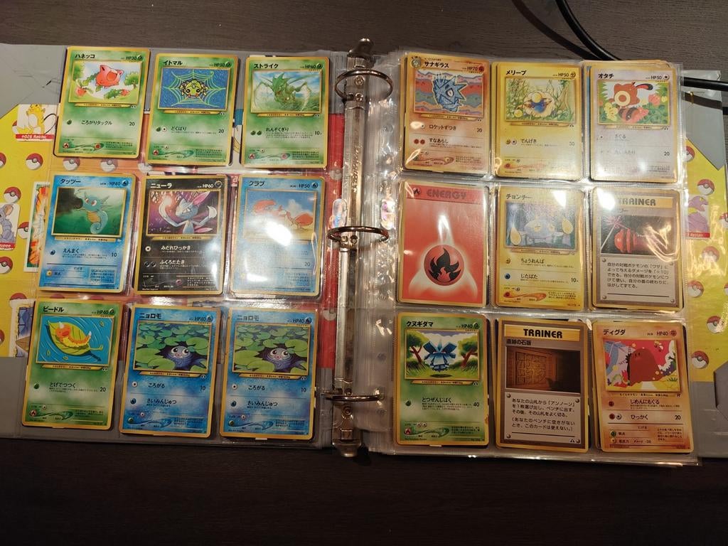 Vintage Japanse Pokémon kaarten in map, Ophalen of Verzenden, Gebruikt, Meerdere kaarten