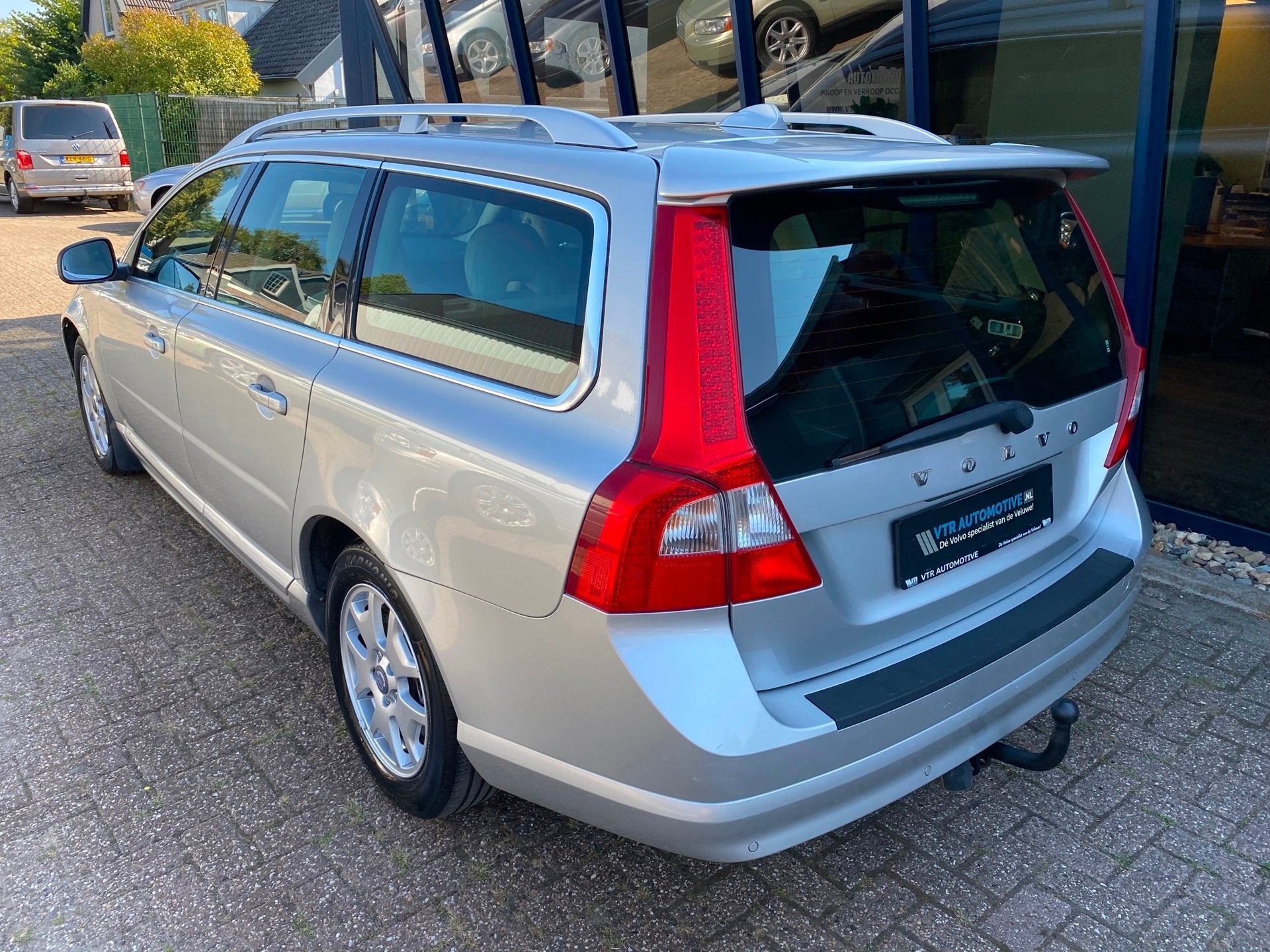 Volvo V70 2.5FT Summum Automaat LEER / XENON / TREKHAAK, Auto's, Volvo, Gebruikt, Beige, 2521 cc, 5 cilinders