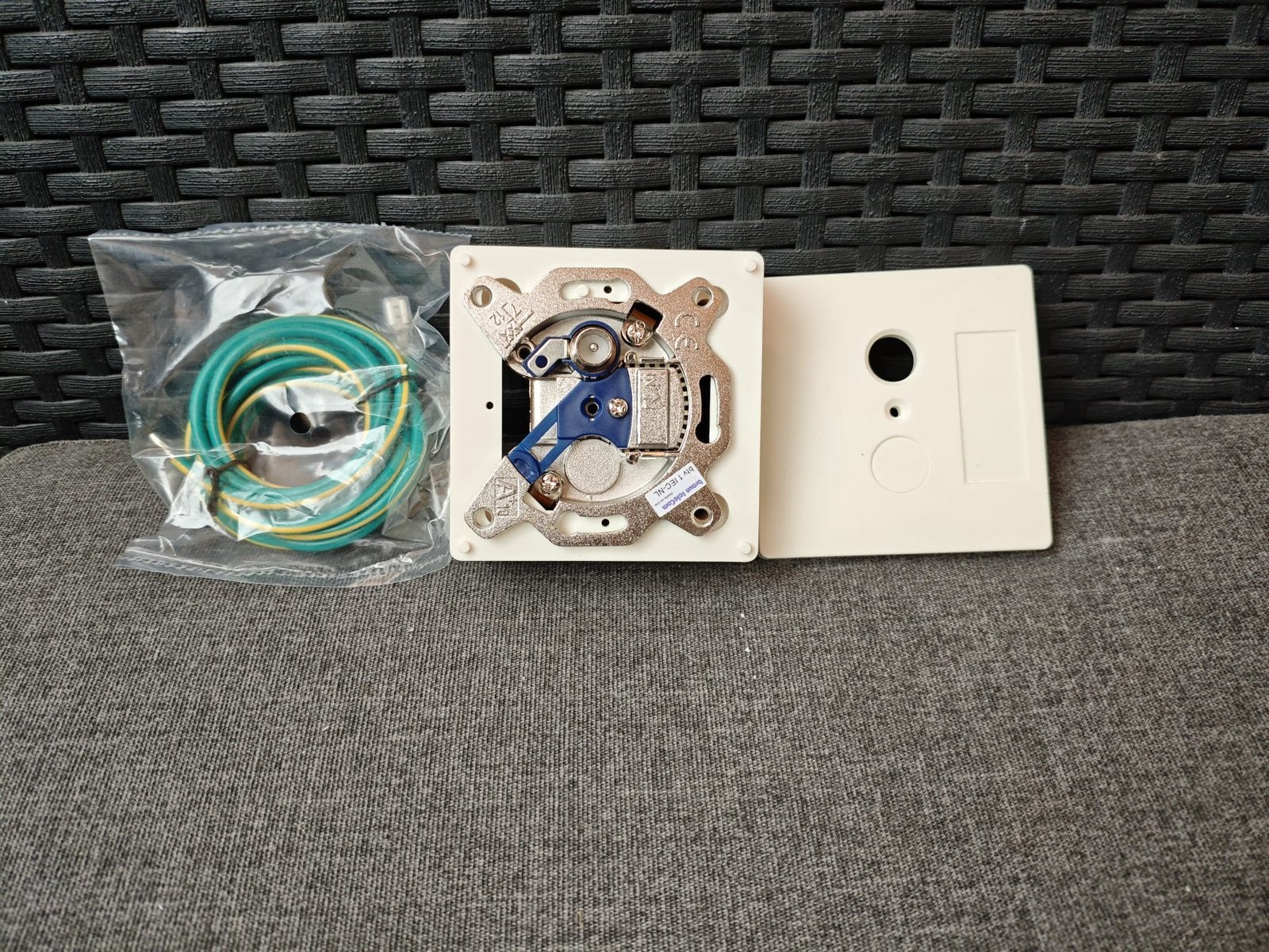 Braun BTV 1 IEC-NL AOP coax aansluiting – nieuw – Bieden, Ophalen of Verzenden, Nieuw