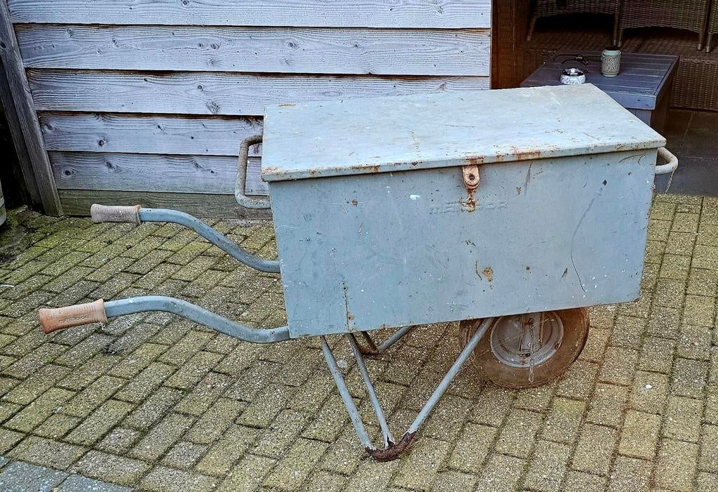 Kruiwagen met deksel, Ophalen
