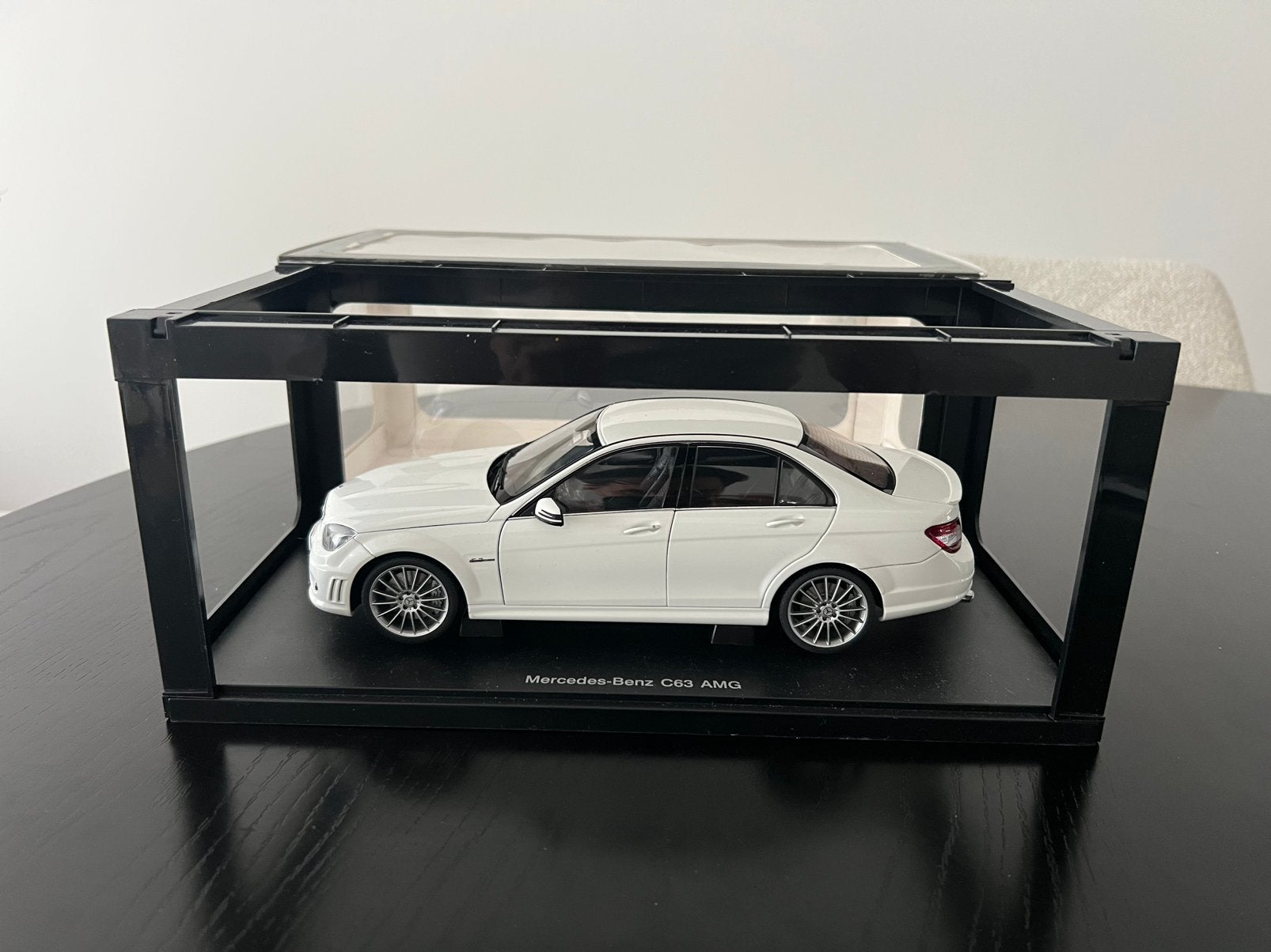AUTOart Mercedes-Benz C63 AMG W204 white 1:18 76274, Ophalen of Verzenden, Zo goed als nieuw, Autoart